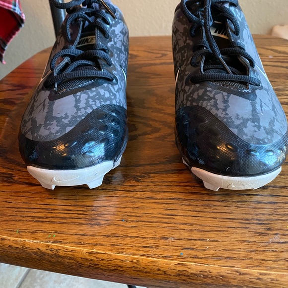 Nike Cleats - Picture 2 of 6